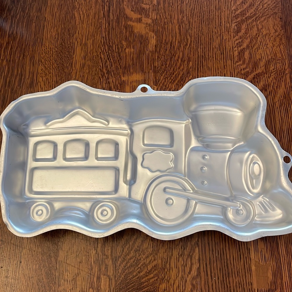 Wilton 2003 Train cake pan without directions